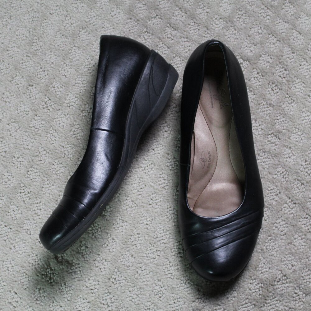 Soft Style Women's 8 Black Ballet-style Low 1.5" Wedge Heel